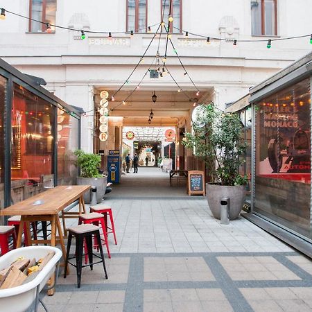 Apartamento Inviting Flat In The Heart Of Town Budapest Exterior foto