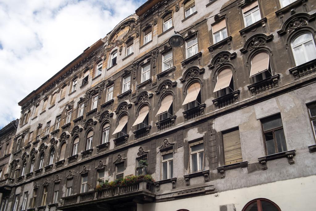 Apartamento Inviting Flat In The Heart Of Town Budapest Exterior foto