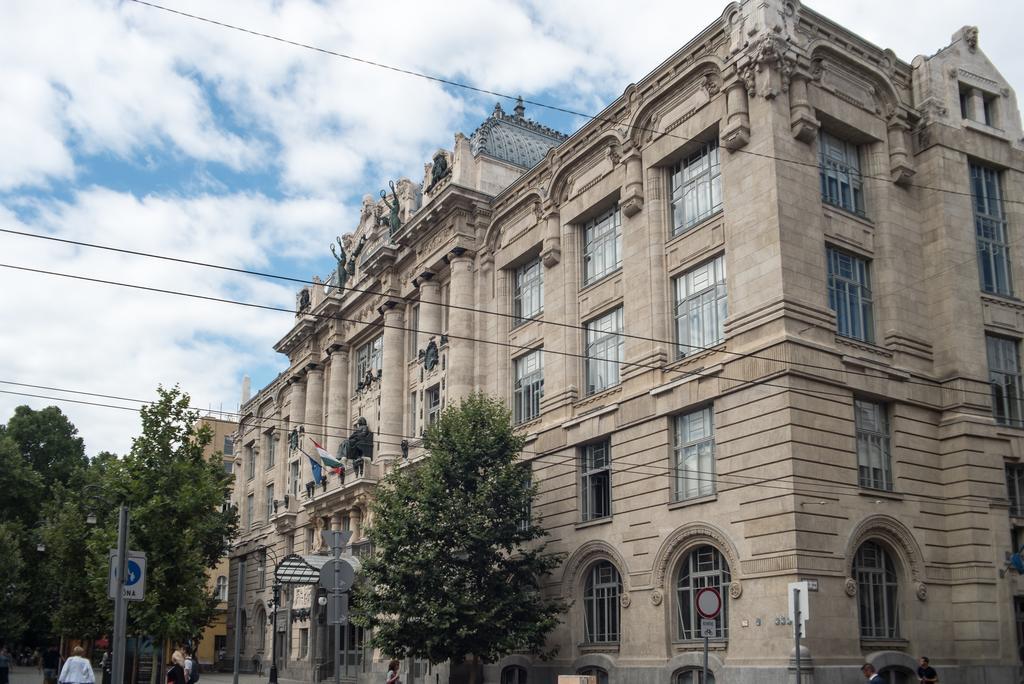 Apartamento Inviting Flat In The Heart Of Town Budapest Exterior foto