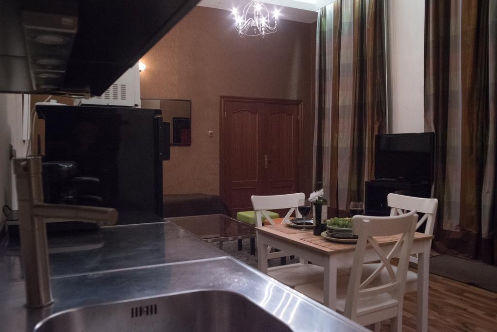 Apartamento Inviting Flat In The Heart Of Town Budapest Exterior foto