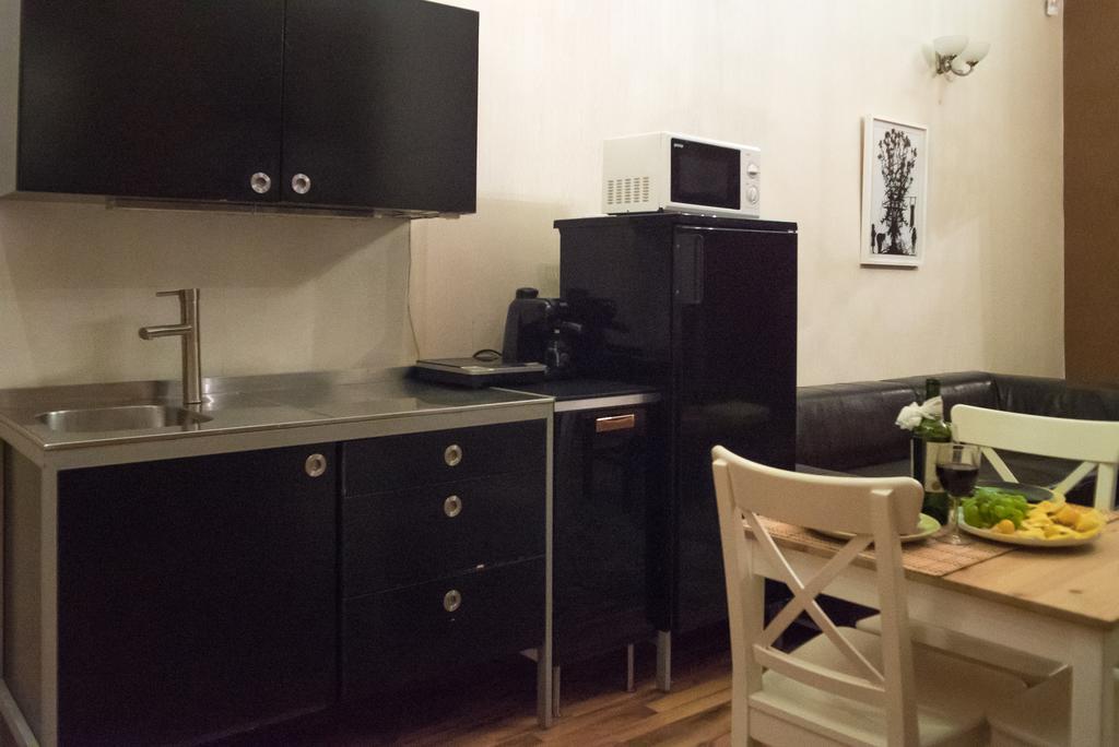 Apartamento Inviting Flat In The Heart Of Town Budapest Exterior foto