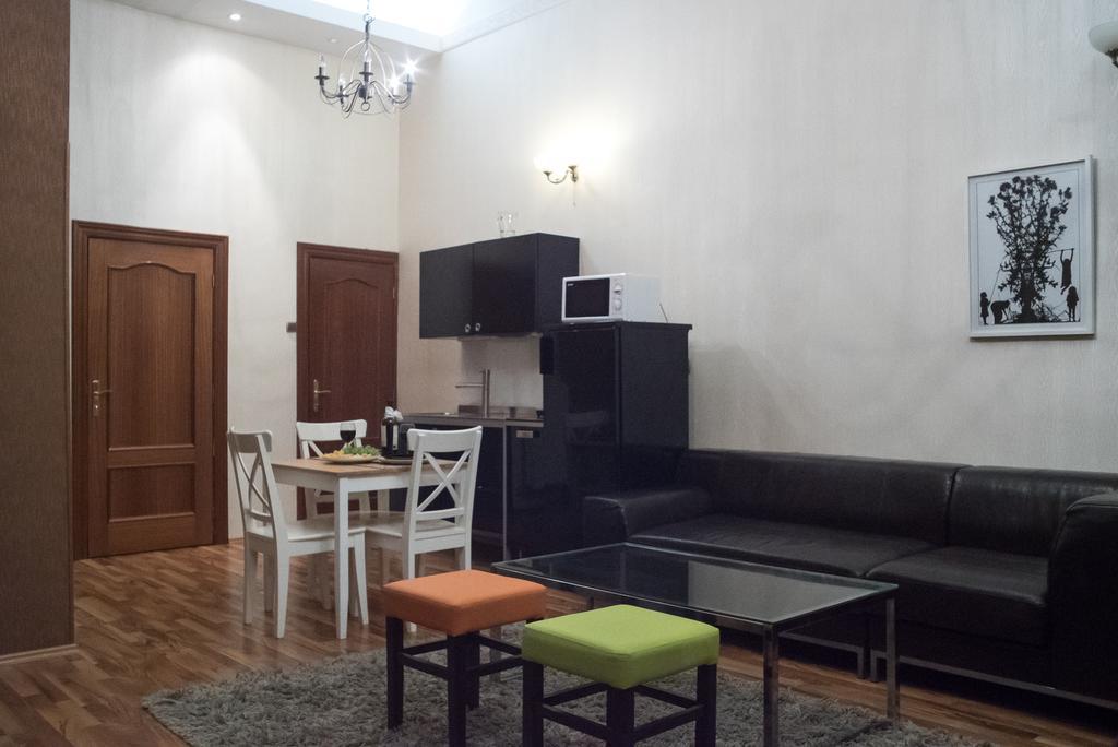 Apartamento Inviting Flat In The Heart Of Town Budapest Exterior foto