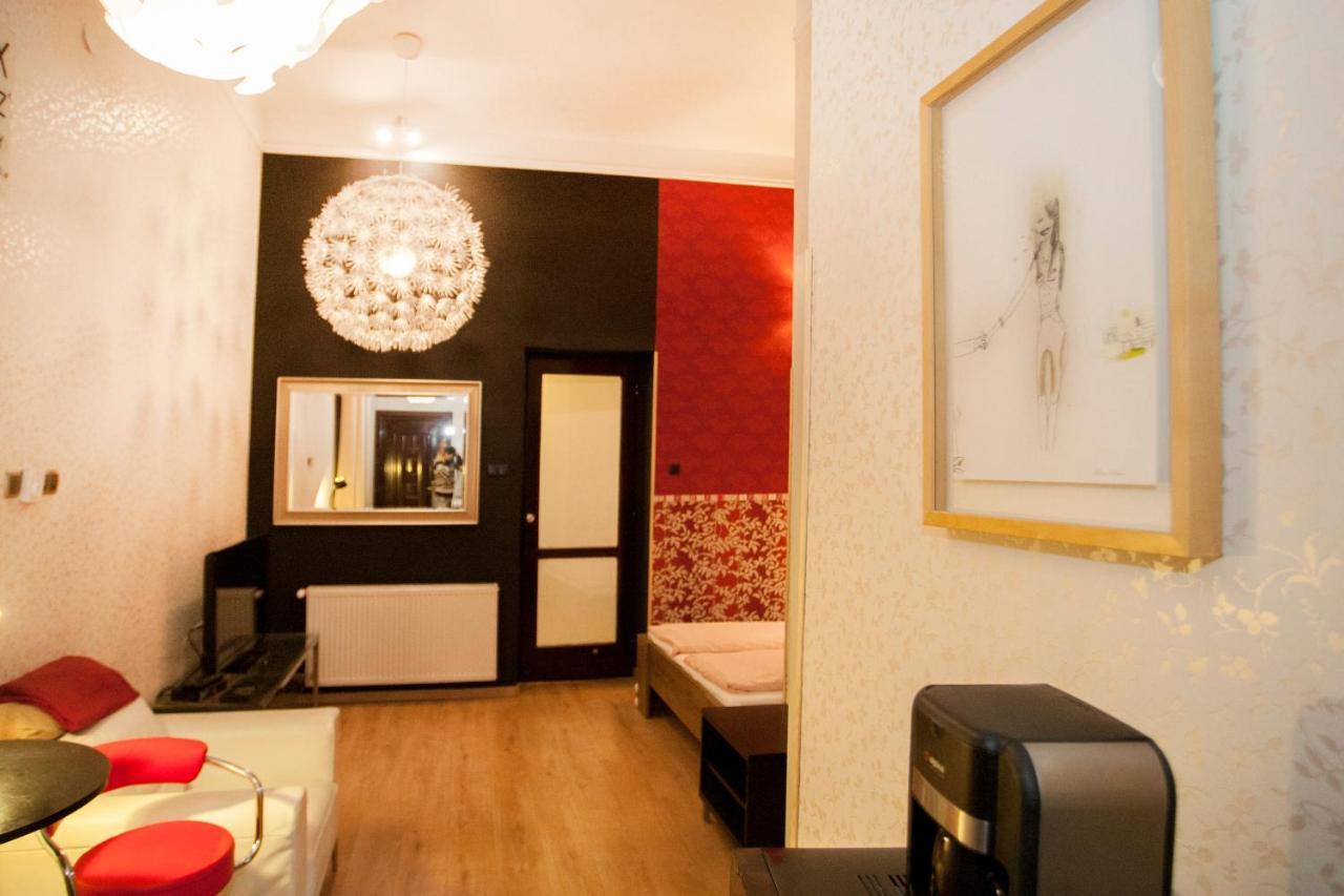 Apartamento Inviting Flat In The Heart Of Town Budapest Exterior foto