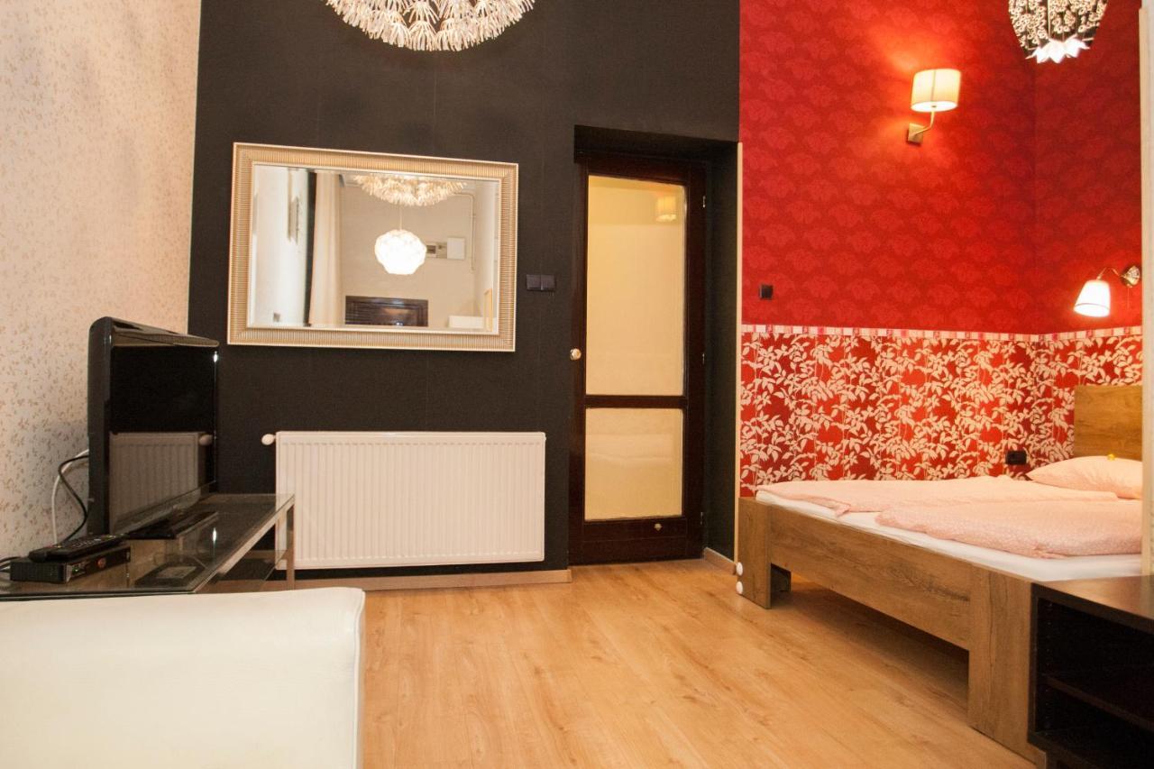 Apartamento Inviting Flat In The Heart Of Town Budapest Exterior foto