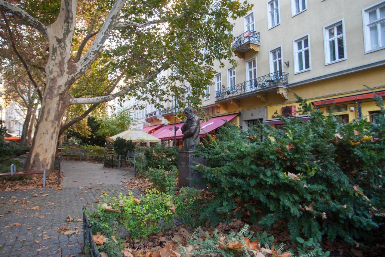 Apartamento Inviting Flat In The Heart Of Town Budapest Exterior foto